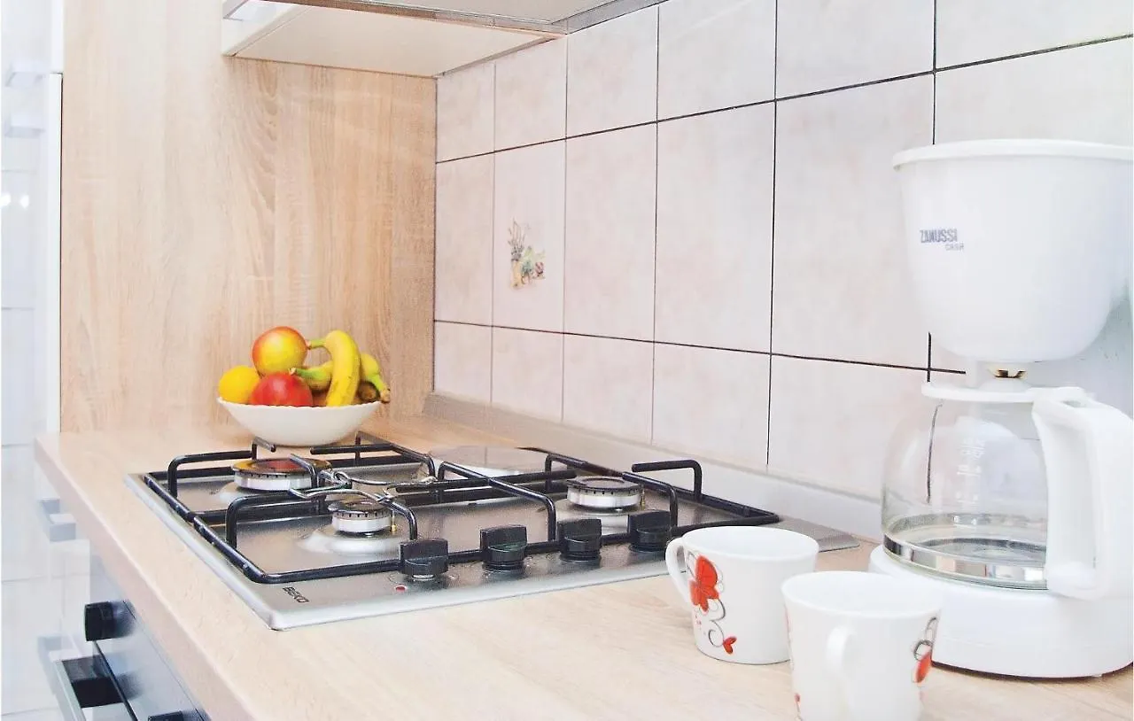 Gorgeous Apartment In Pula With Kitchen Muntić