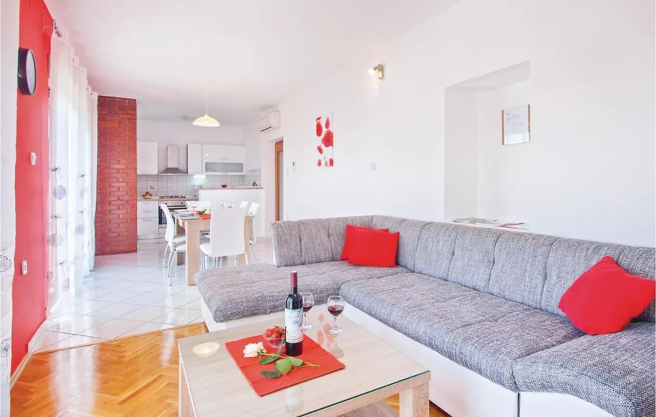 Gorgeous Apartment In Pula With Kitchen Muntić Kroatien
