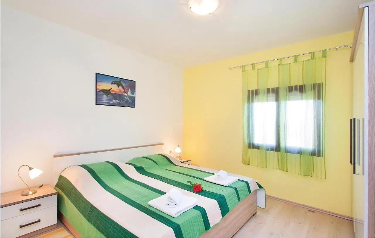 Gorgeous Apartment In Pula With Kitchen Muntić