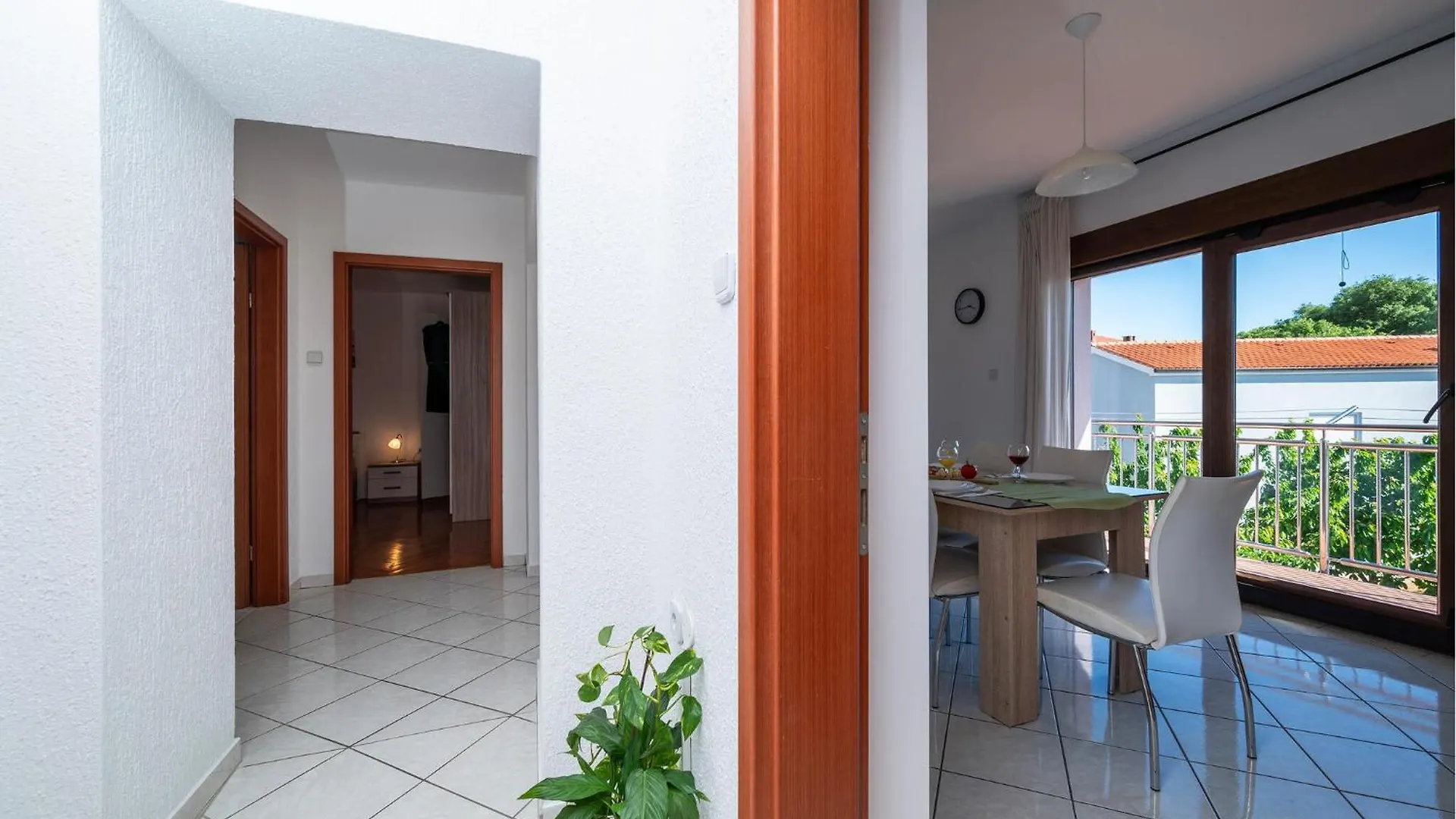 Gorgeous Apartment In Pula With Kitchen Muntić